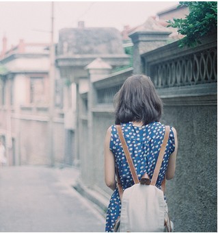 红裙子图片背影 1342860878729.jpg