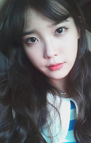 【<em>IU</em>】【投票】大家觉得这张<em>照片</em>萌不萌。快给