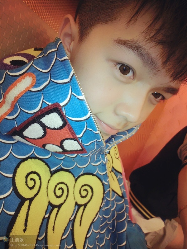 我是梁镱凡,知道的来,我发照片